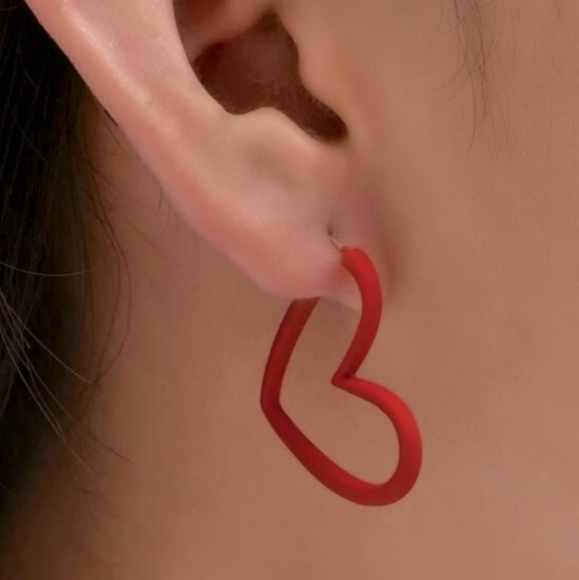 BRAND NEW! Red Heart Shaped Earrings - Picture 2 of 4